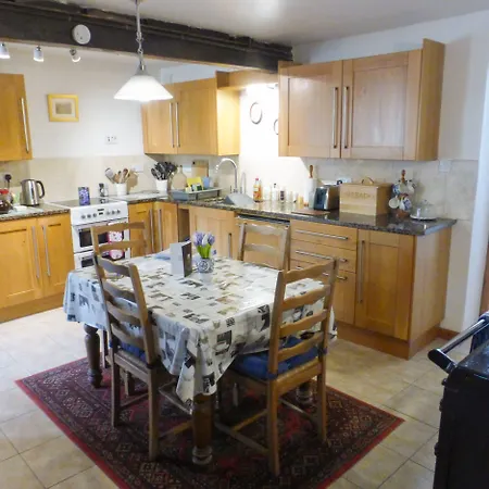 Holiday home Sally End *